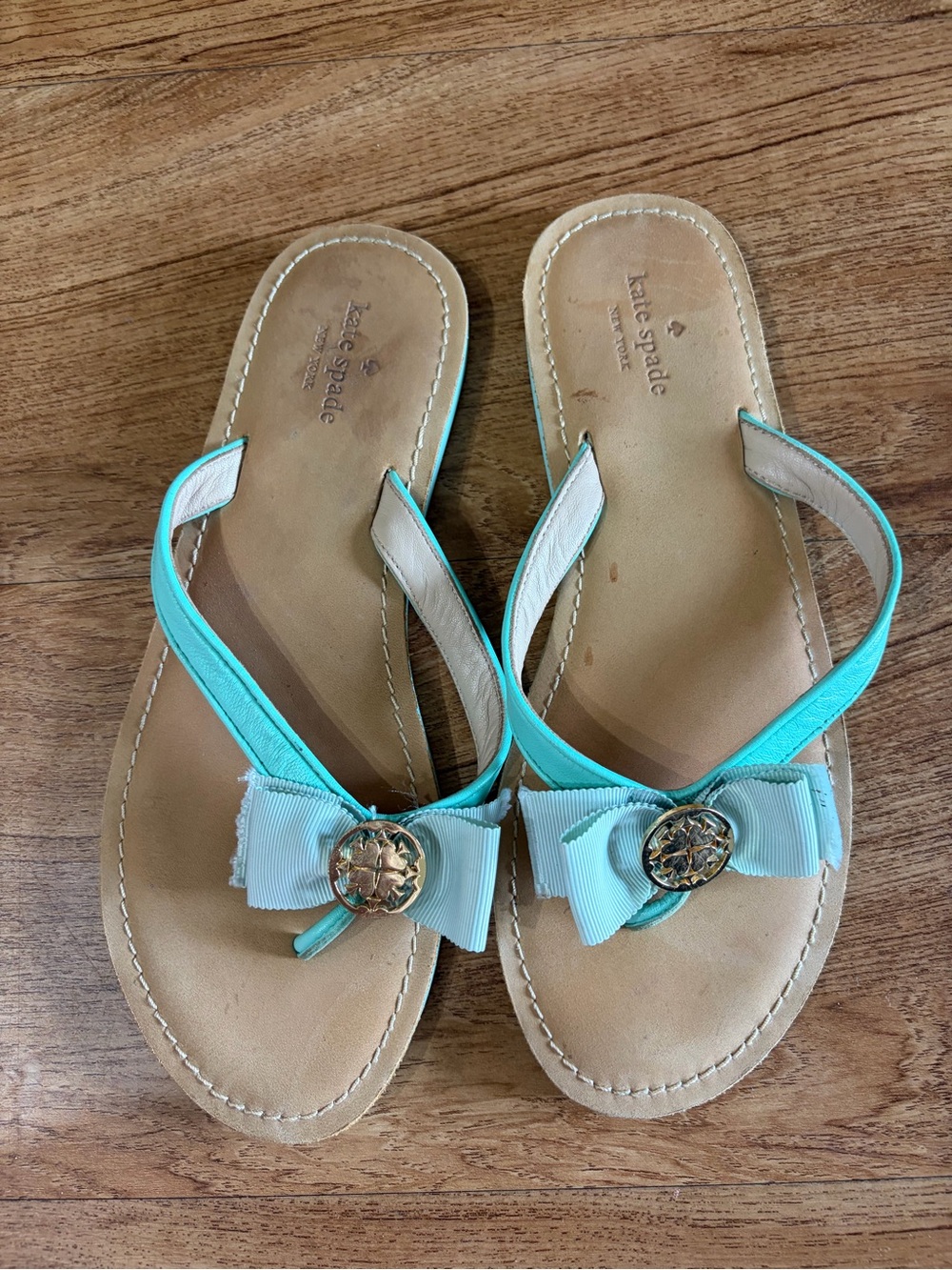 kate spade turquoise bow thong sandals with gold emblem